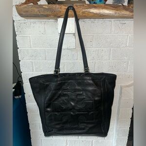 Tory Burch Bombe T East West Tote Black Pebbled Leather